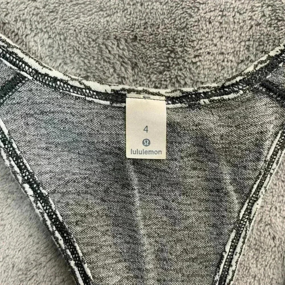 Lululemon Top Womens 4 Essential Tank Sheer Luon Pebble Jacquard White Black Gym - Picture 5 of 8